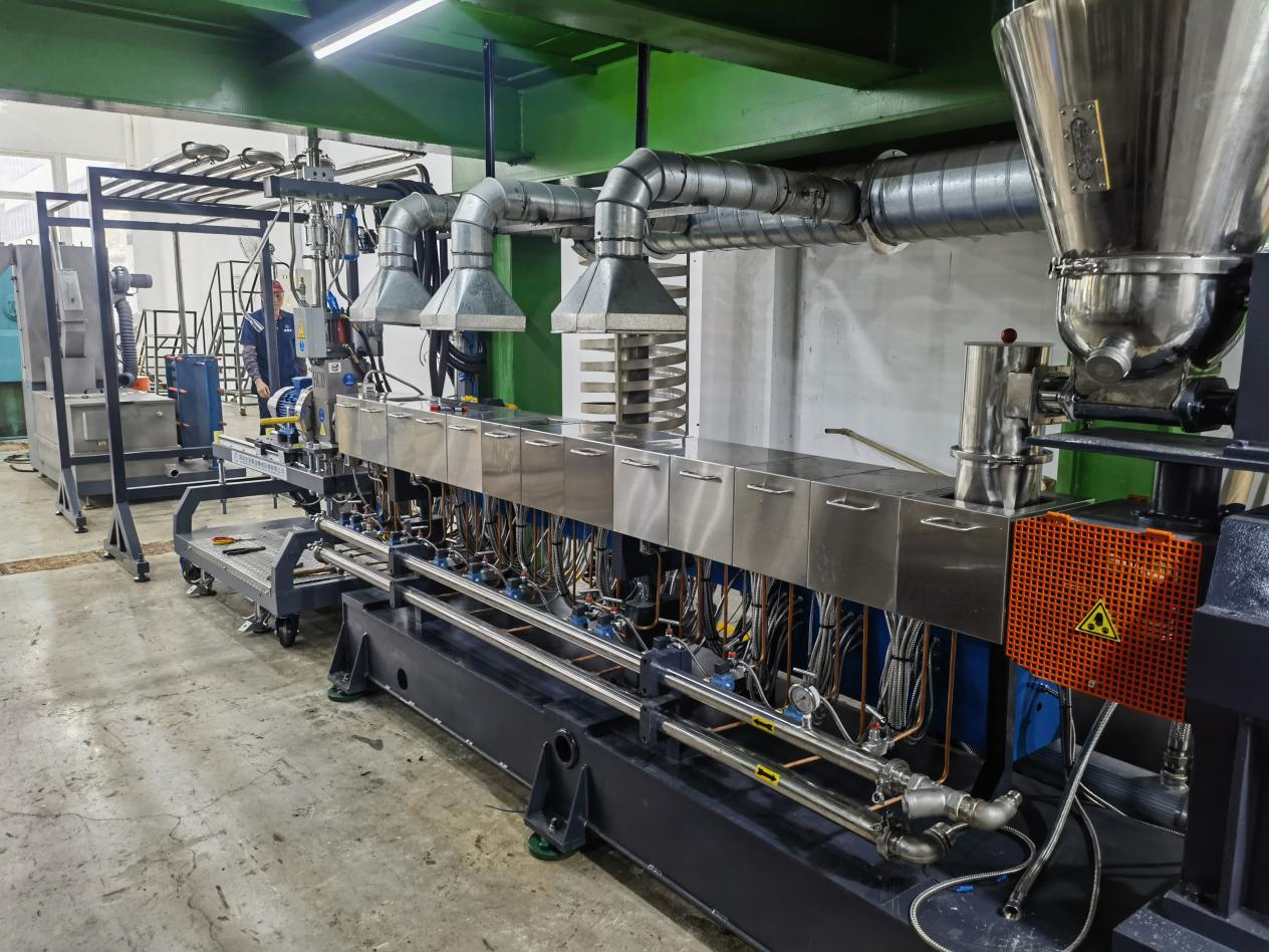 色婷婷五月电影网TPE引進雙螺杆（gǎn）擠出機+水下（xià）切生（shēng）產線自動化設備